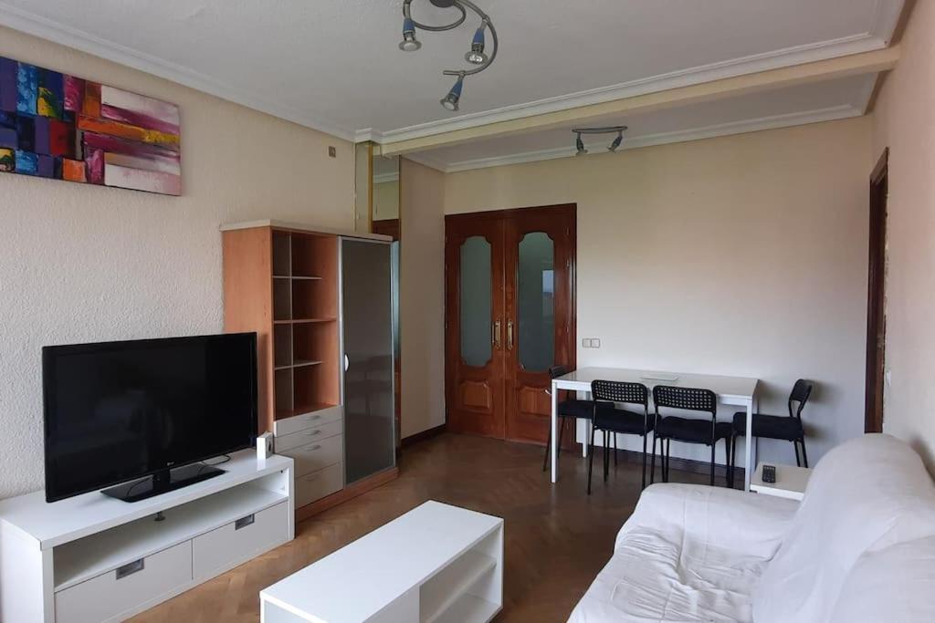 Apartamento Piso Amplio, Iluminado Y Muy Bien Comunicado Madrid Exterior foto