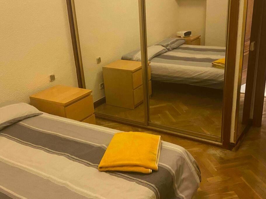 Apartamento Piso Amplio, Iluminado Y Muy Bien Comunicado Madrid Exterior foto