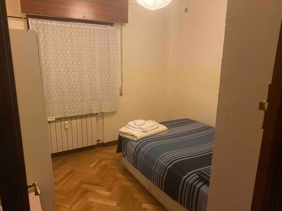 Apartamento Piso Amplio, Iluminado Y Muy Bien Comunicado Madrid Exterior foto