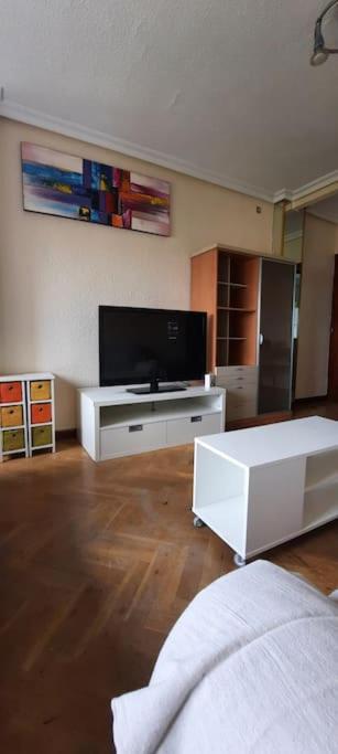 Apartamento Piso Amplio, Iluminado Y Muy Bien Comunicado Madrid Exterior foto